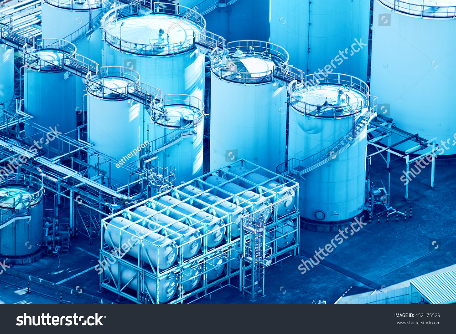 EU stock photo oil and gas industry 452175529 - business consulting1